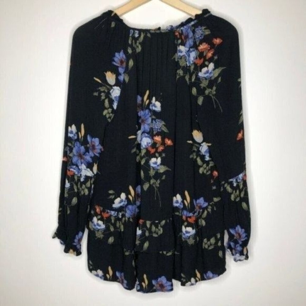 AMERICAN EAGLE Floral High Low Top  - Picture 6 of 7